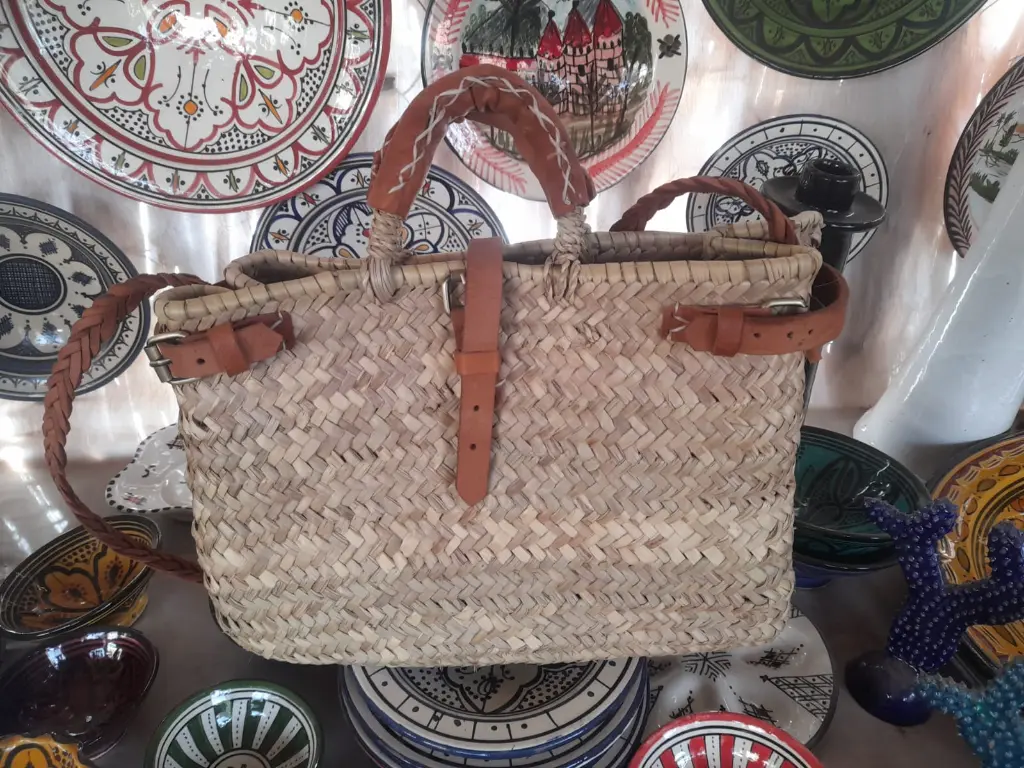 SAC osier et lanières cuir 120 drh.webp