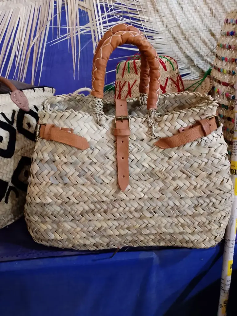 Panier osier et liens cuir 100 drh.webp