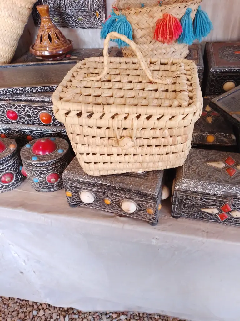 Panier avec couvercle 50 drh.webp
