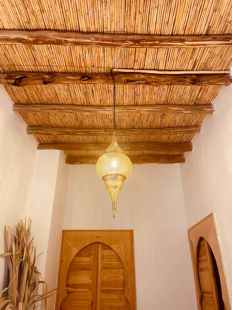 Luminaire goutte en métal doré