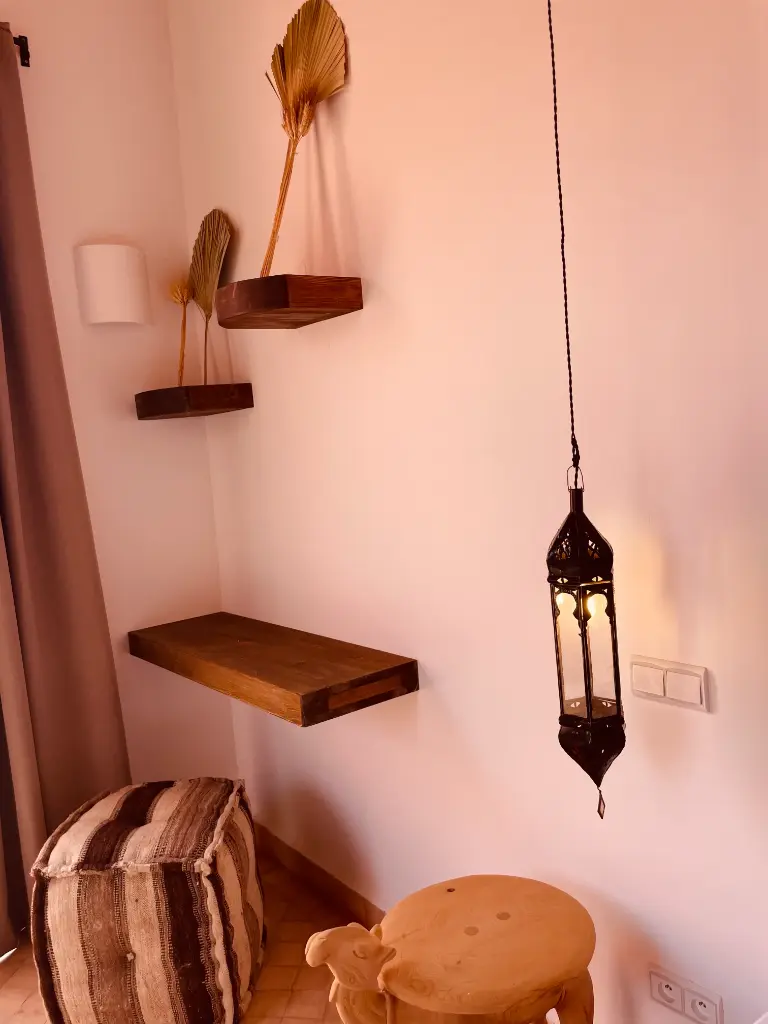Luminaire allongé en métal noir / vitres