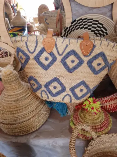 Grand sac en osier avec broderie