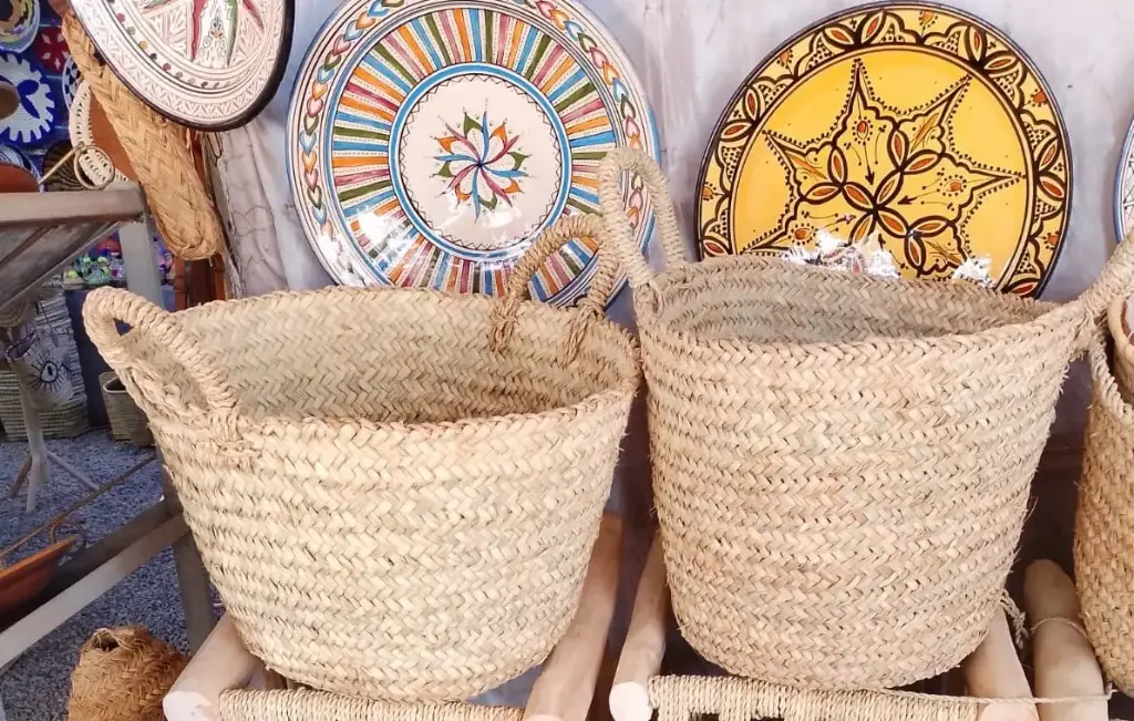Panier a linge en feuilles de palmier avec poignées