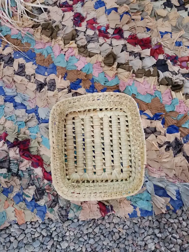 Corbeille carrée en feuilles de palmier (petite)