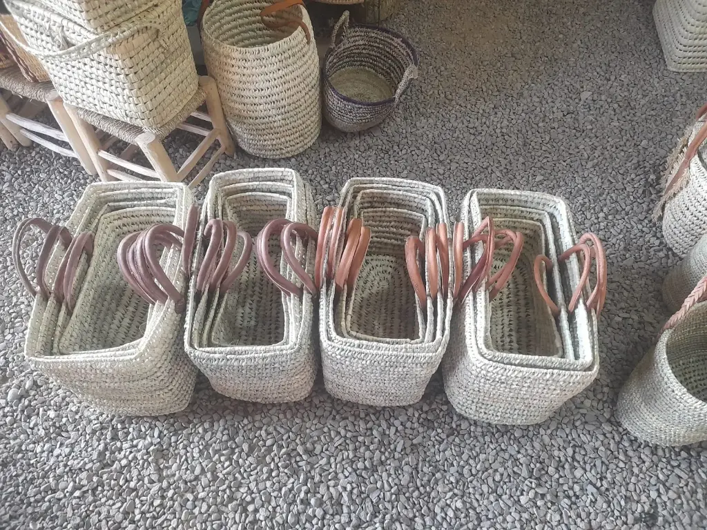 Panier en osier et ances en cuir (x4 gigognes)