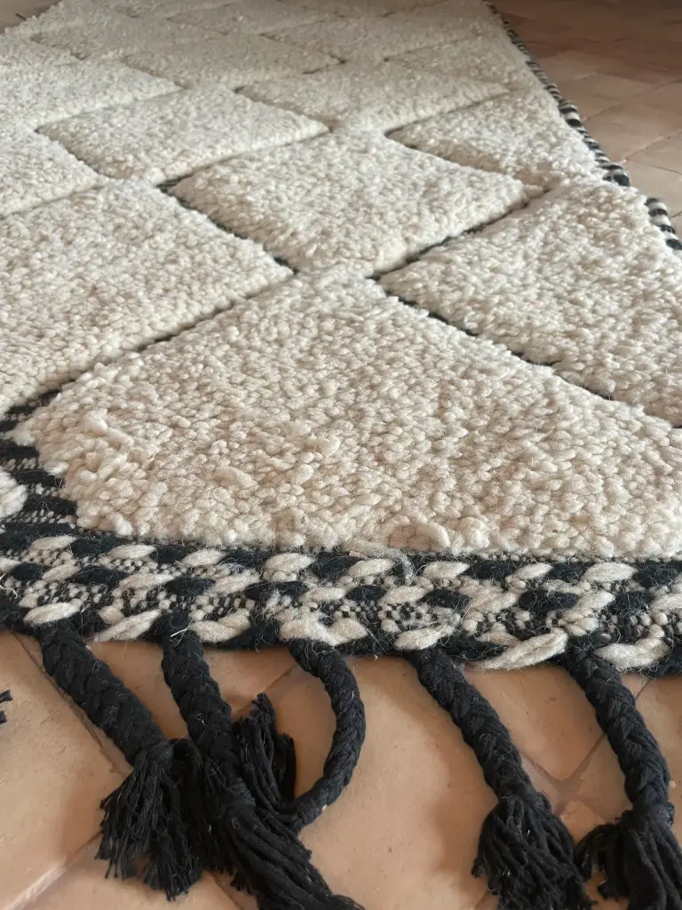Tapis berbère couloir beige et noir 