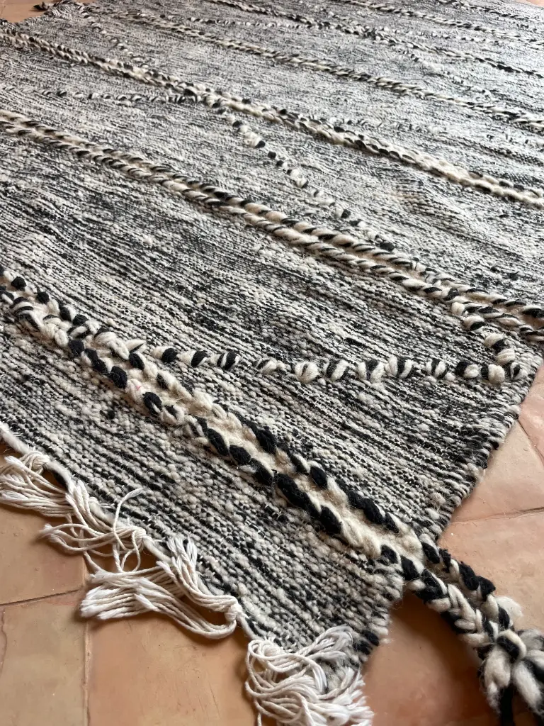 Tapis killim berbère gris chiné (court)