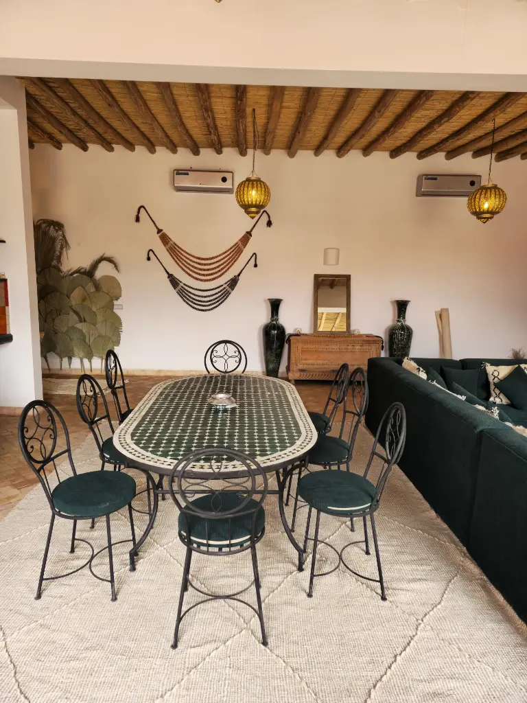 Table à manger + chaises en mosaïque et fer (8 pers)